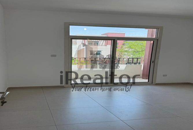 98704611 - Property Image 3