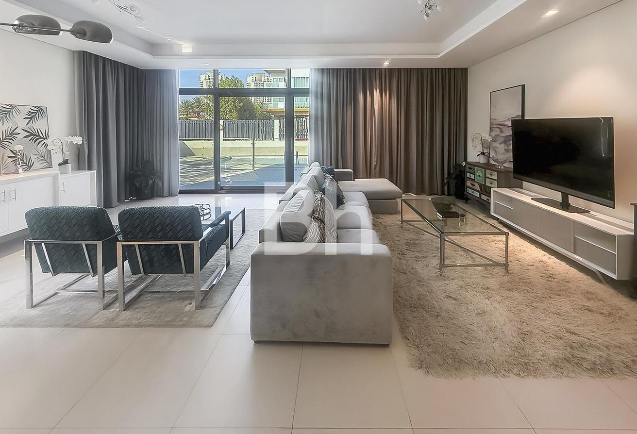 Corner Villa | Own private Pool | Unfurnished