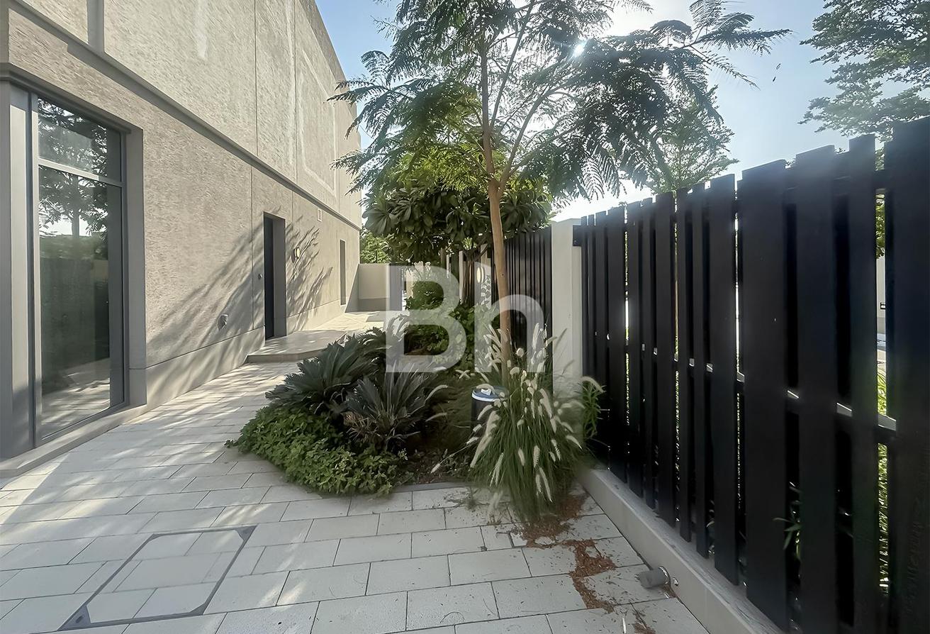 Corner Villa | Own private Pool | Unfurnished photo 23