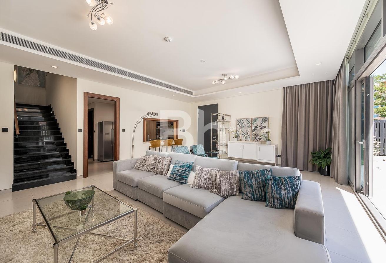 Corner Villa | Own private Pool | Unfurnished photo 7
