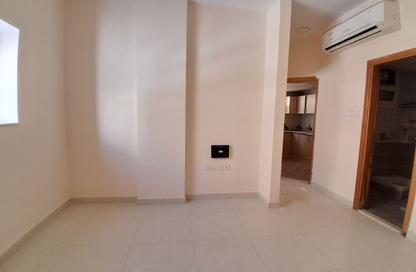 Apartment - 1 - 1 for rent in Fire Station Road - Muwaileh - Sharjah Apartment - 1 - 1 for rent in Fire Station Road - Muwaileh - Sharjah