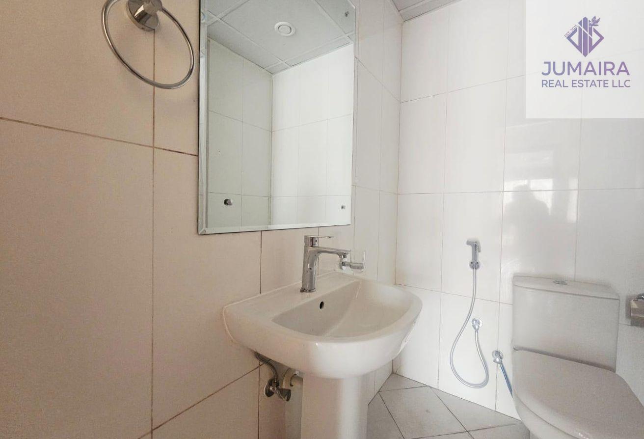 2 Bedroom Apartment | Opp to Mall | Shared Pool
