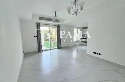 تاون هاوس - 2 غرف نوم - 3 حمامات للايجار في الينابيع 11 - الينابيع - دبي