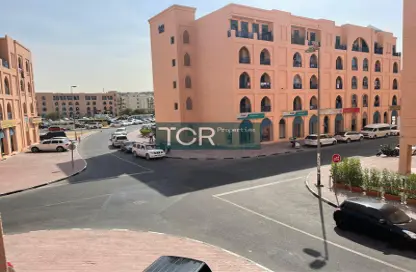 شقة - غرفة نوم - 2 حمامات للبيع في O06 - طراز فارسي - المدينة العالمية - دبي