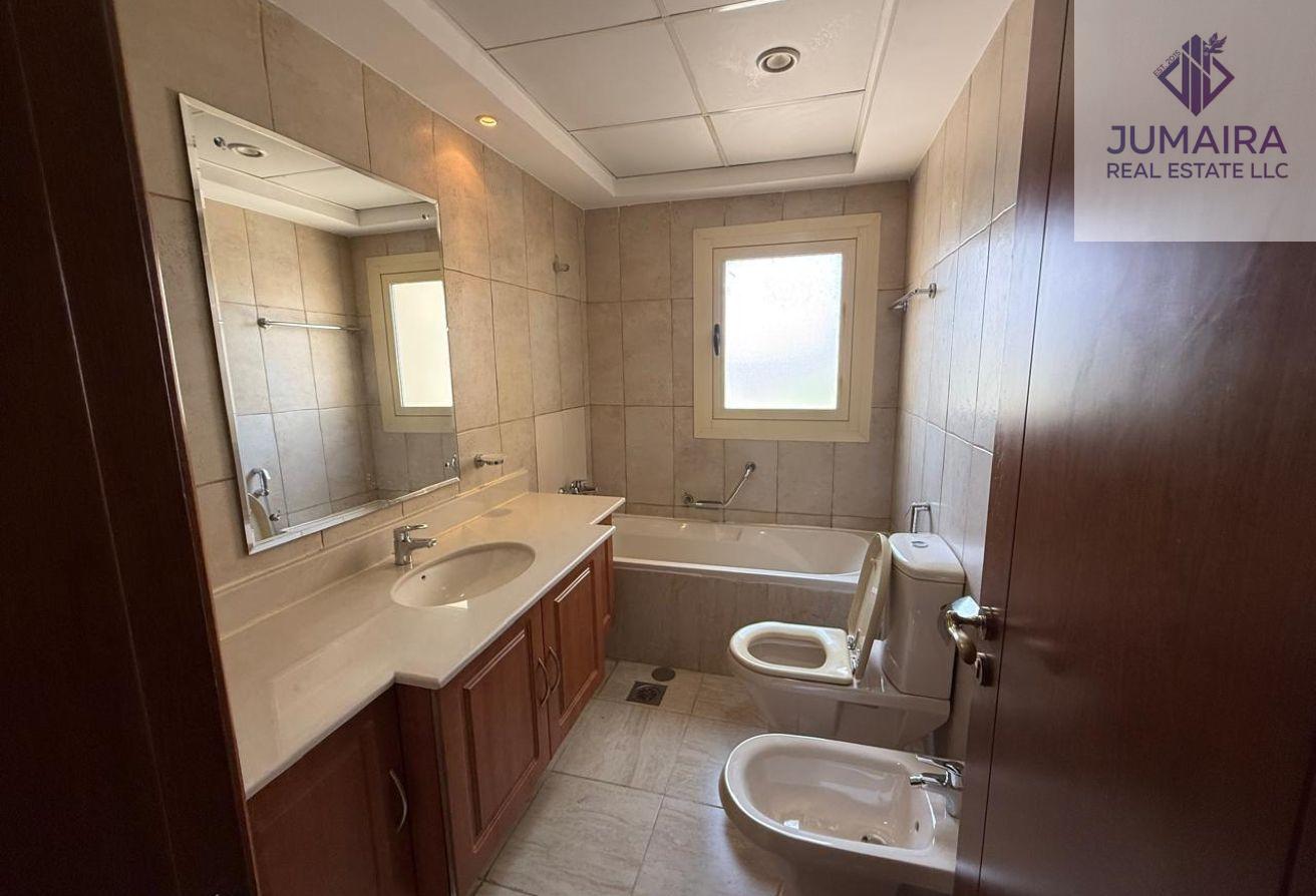 Spacious Duplex I Bright I Stunning Golf View .