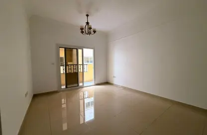 شقة - 3 غرف نوم - 3 حمامات للايجار في مجمع مويلح - تجارية مويلح - الشارقة