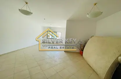 Apartment - 3 Bedrooms - 3 Bathrooms for rent in Al Naba'ah - Al Sharq - Sharjah