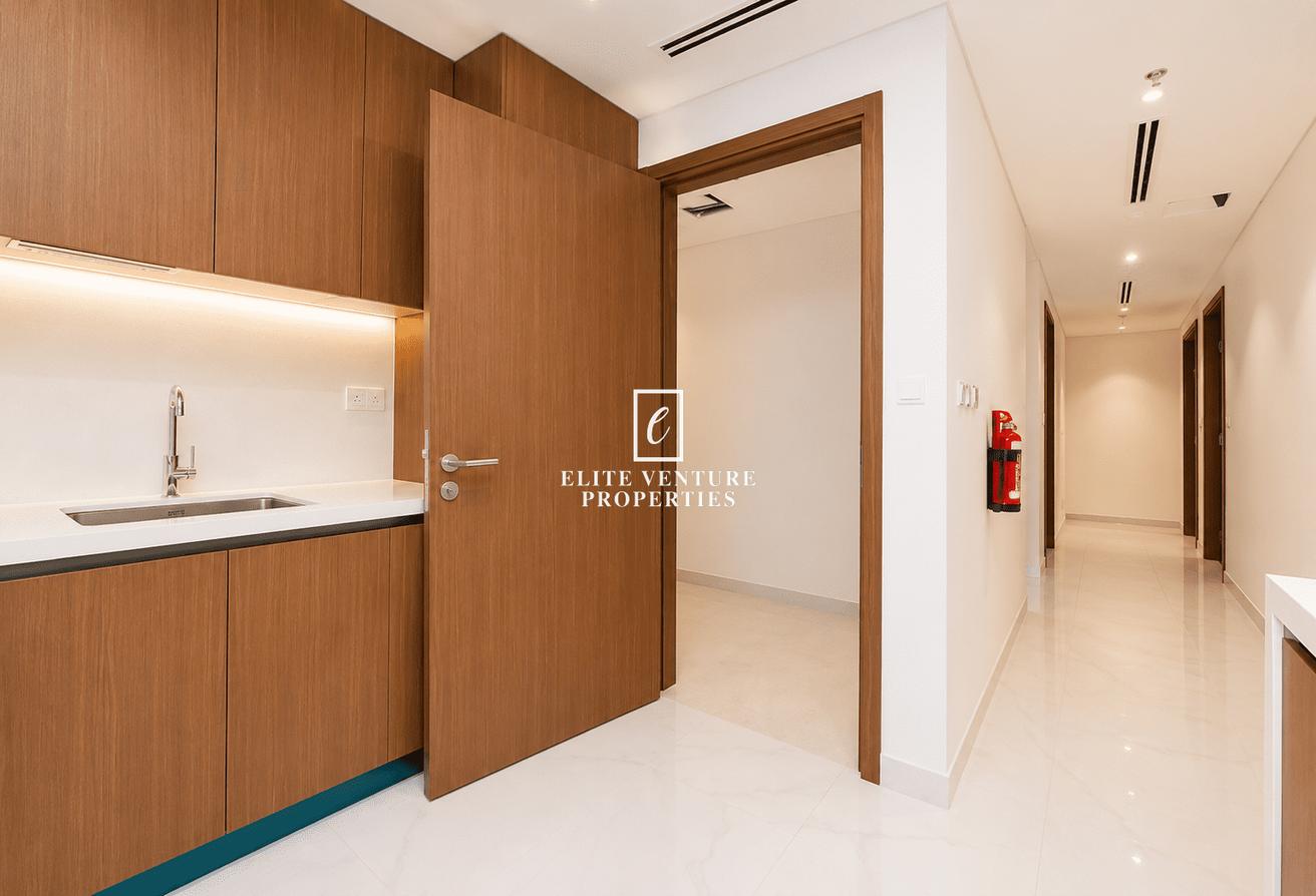 BRIGHT APARTMENT | MODERN LIVING | SPACIOUS photo 7