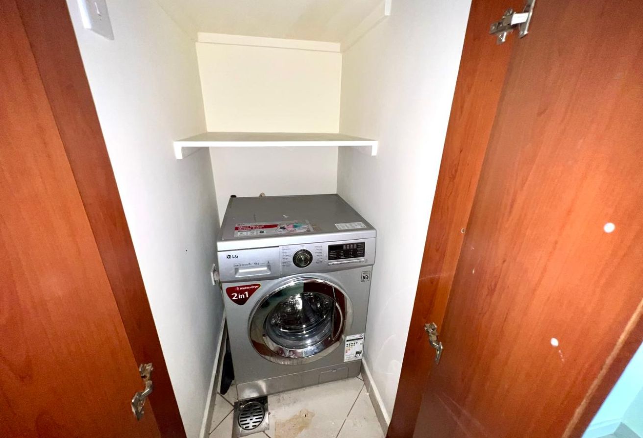 Close to DMCC Metro - Spacious Unit - Vacant — image 11