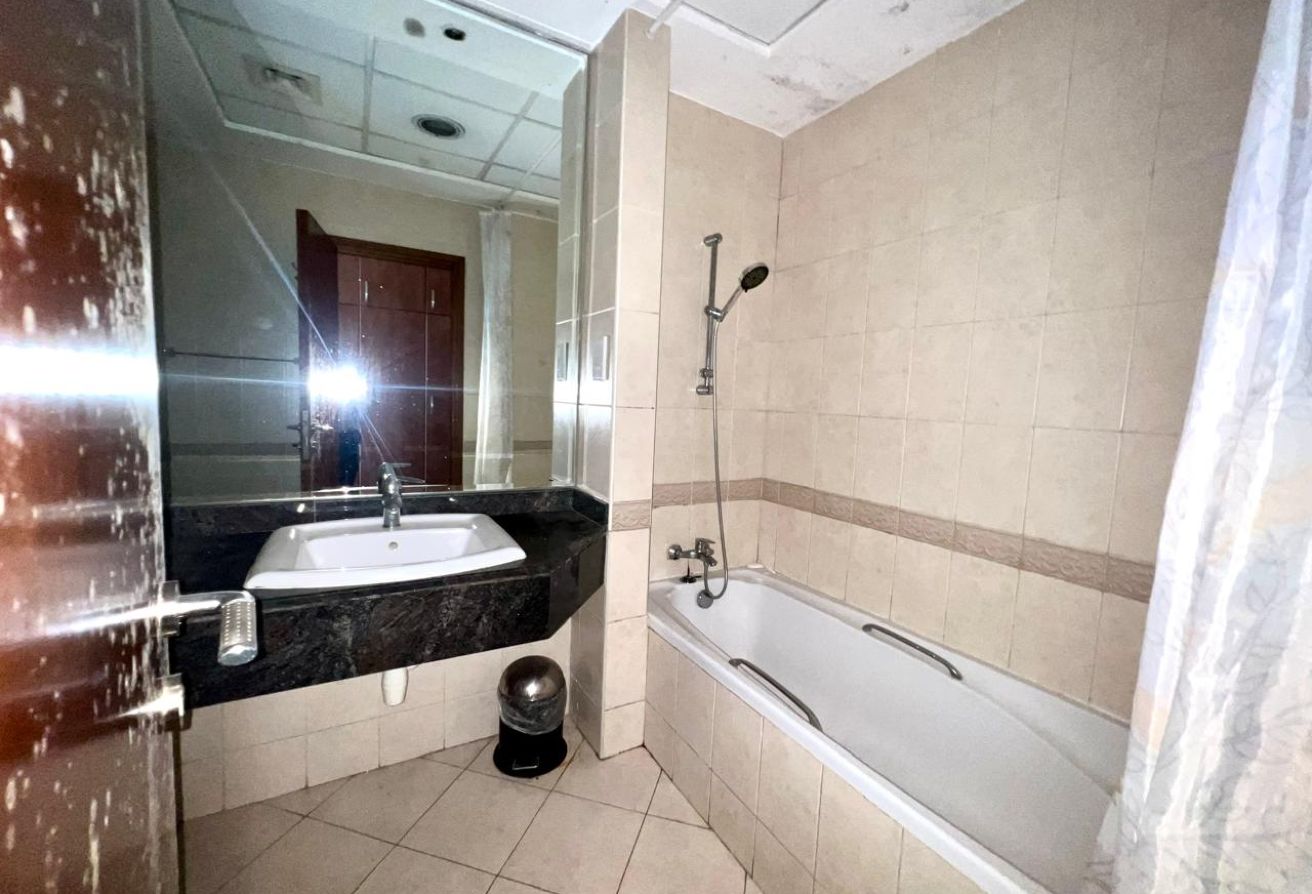 Close to DMCC Metro - Spacious Unit - Vacant — image 13