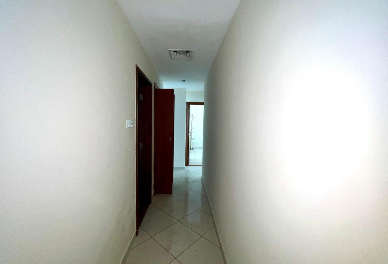 Close to DMCC Metro - Spacious Unit - Vacant — image 9