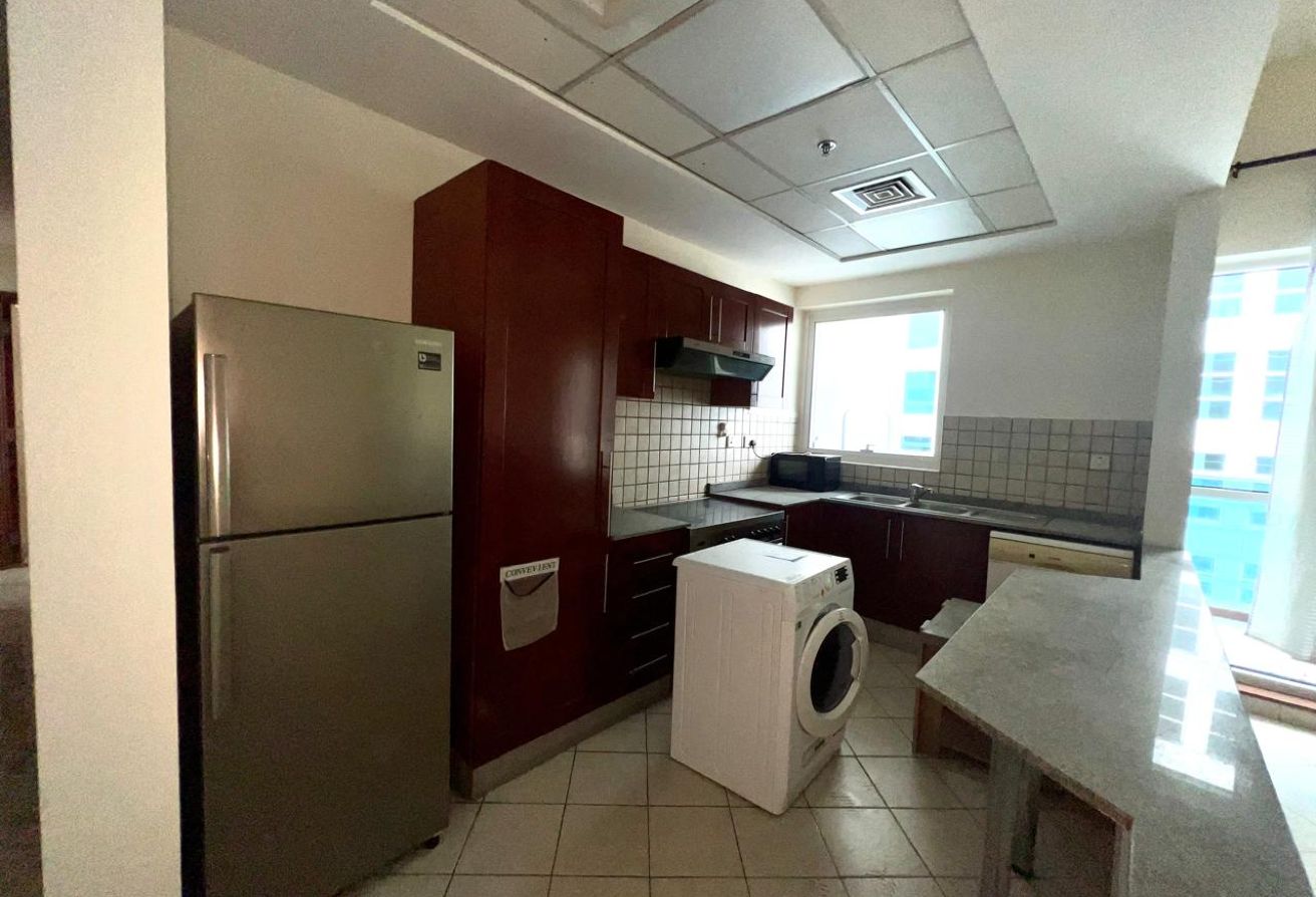 Close to DMCC Metro - Spacious Unit - Vacant — image 10