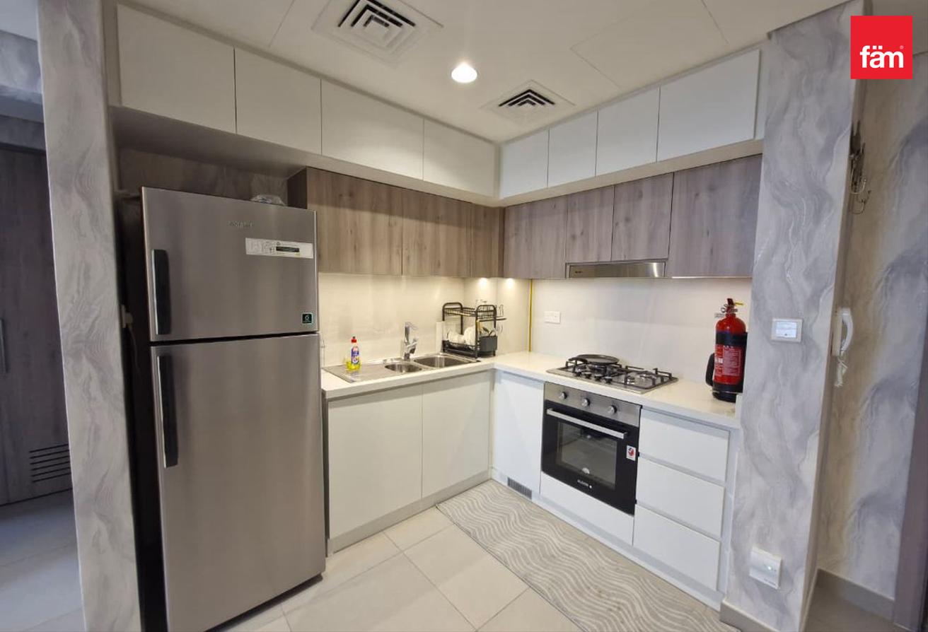 Fully Furnished | Close To Park | High Floor photo 4