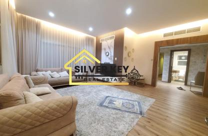 Apartment - 2 Bedrooms - 3 Bathrooms for rent in Al Khan - Sharjah