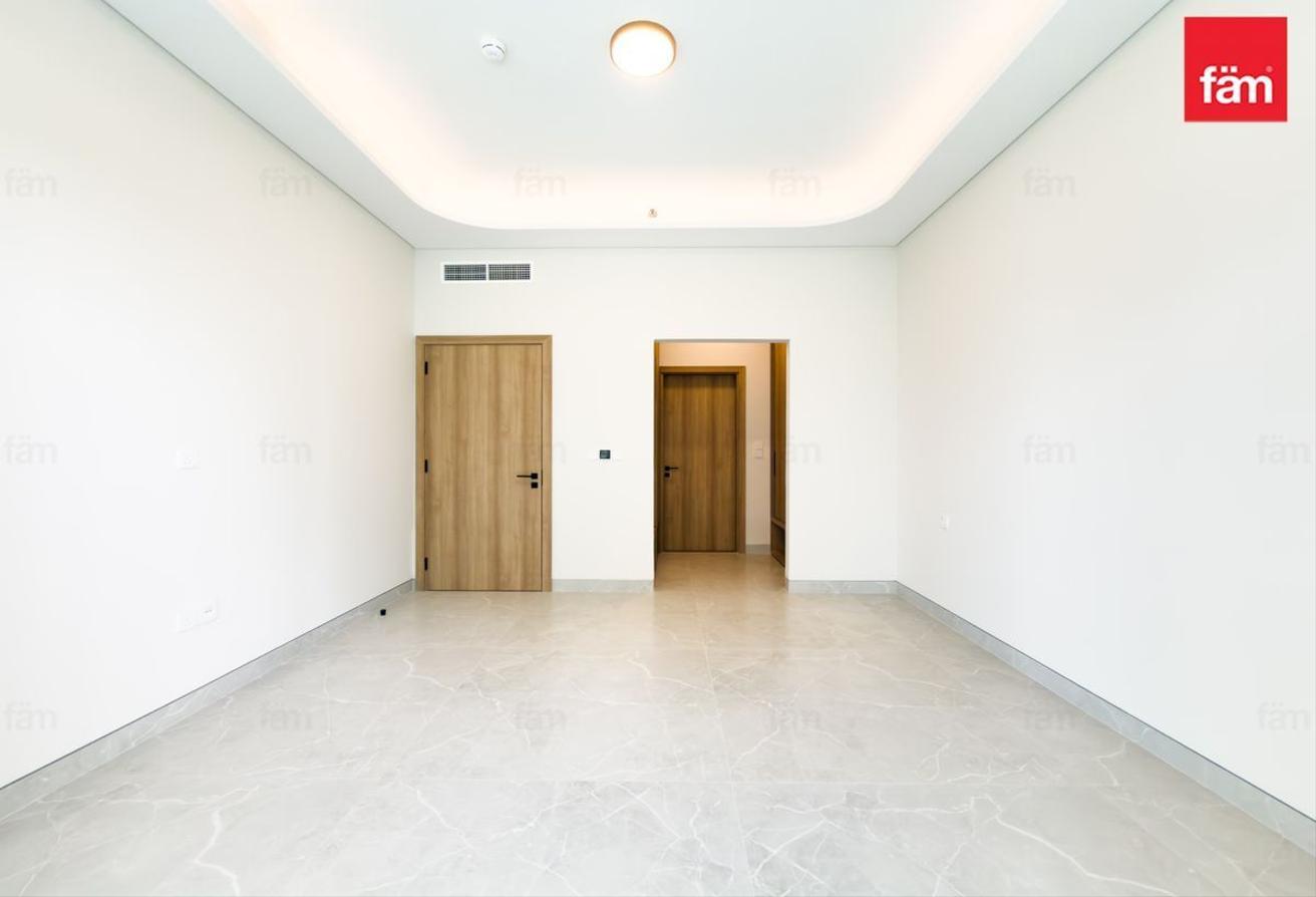 1 Bedroom | Mid Floor | Vacant | Pool View photo 8