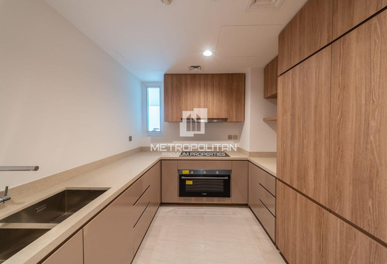 Modern 3BR | Urban Oasis | Prime Location photo 5