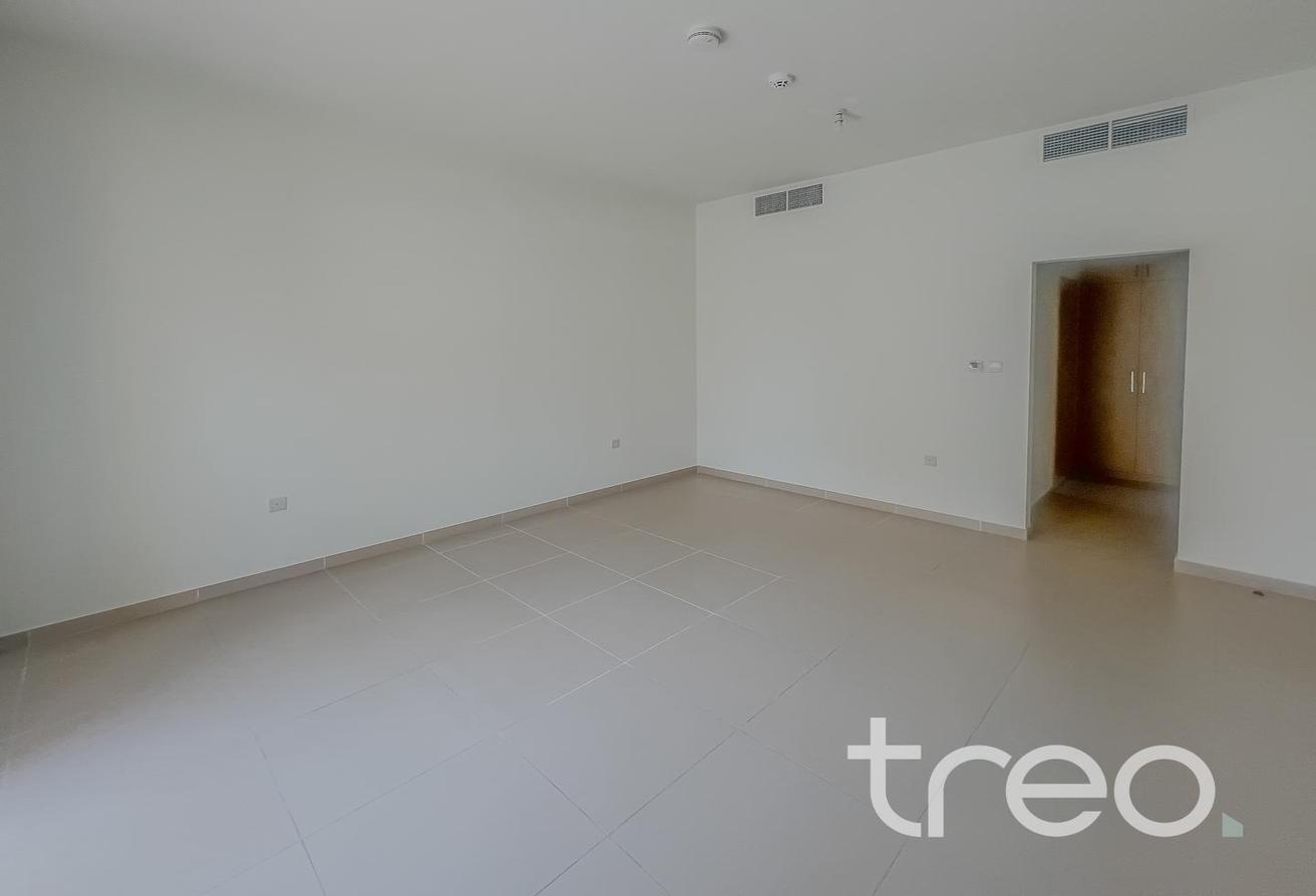 Large Plot | End Unit | Landscaped |Single Row photo 20