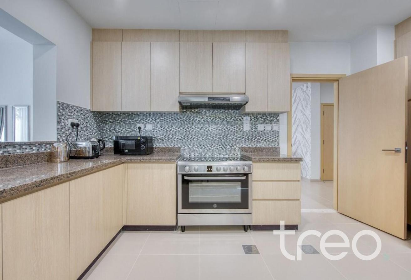 Large Plot | End Unit | Landscaped |Single Row photo 3