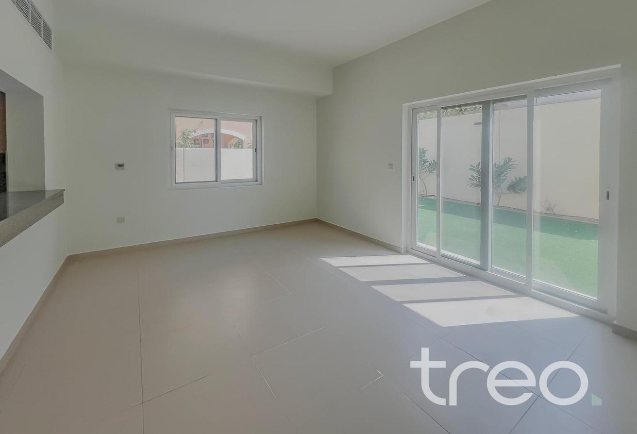 Large Plot | End Unit | Landscaped |Single Row photo 4