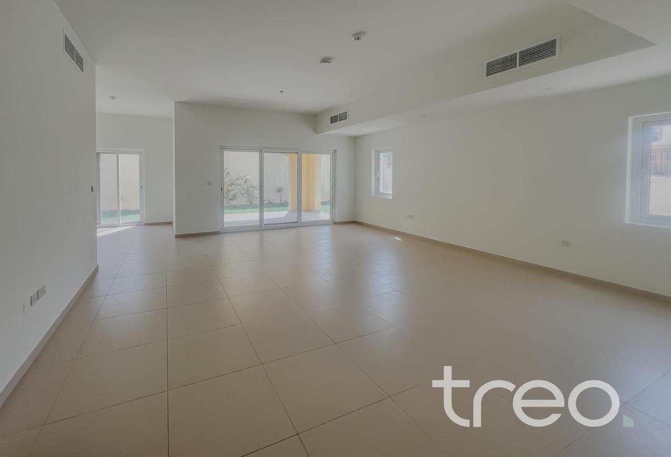 Large Plot | End Unit | Landscaped |Single Row photo 5