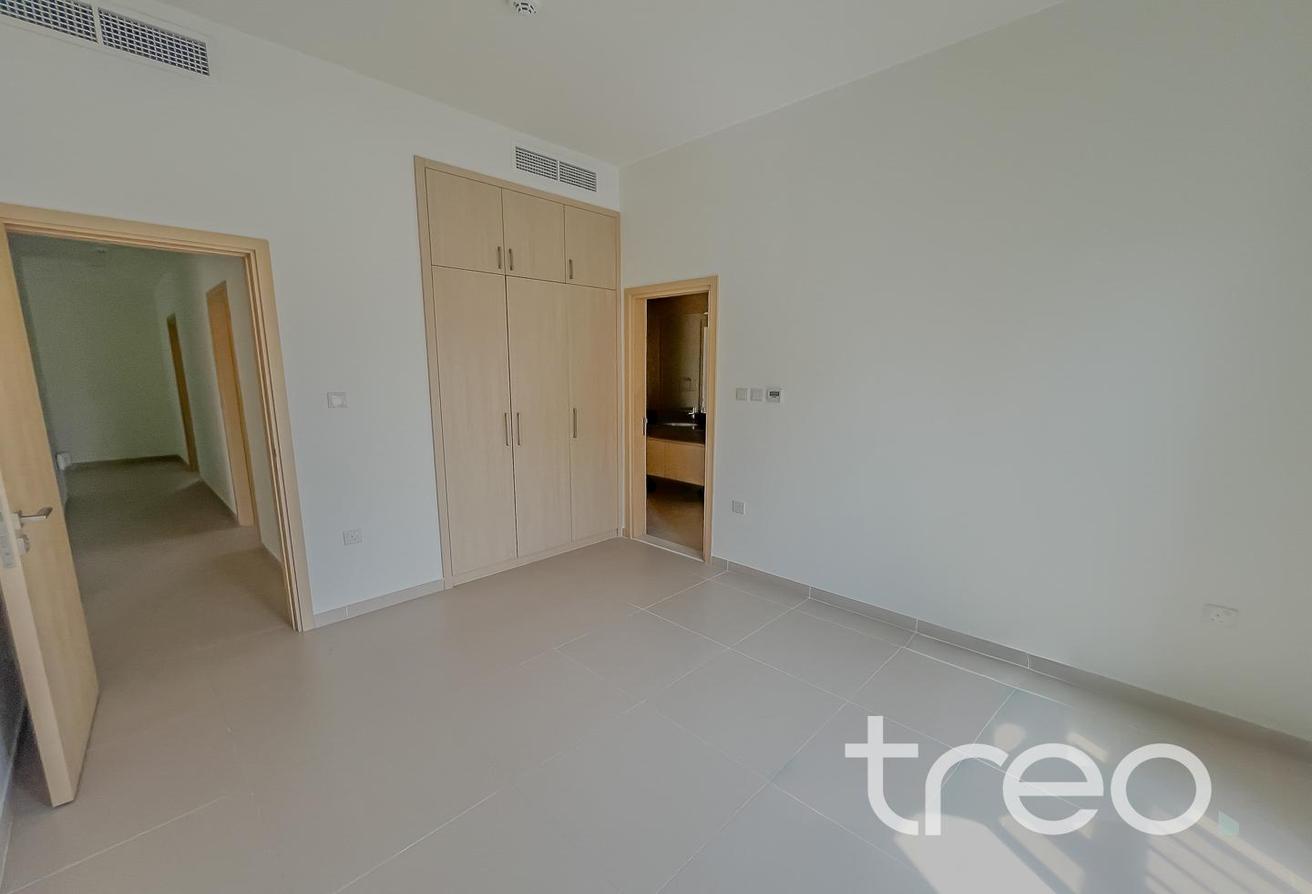 Large Plot | End Unit | Landscaped |Single Row photo 9