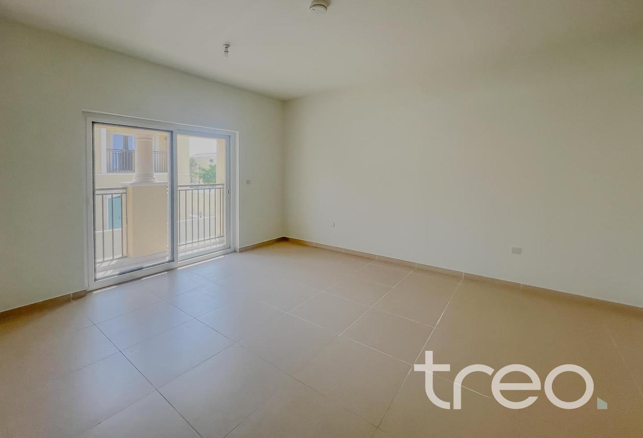 Large Plot | End Unit | Landscaped |Single Row photo 6