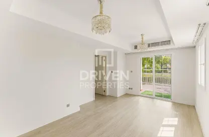 Villa - 2 Bedrooms - 3 Bathrooms for rent in Springs 15 - The Springs - Dubai