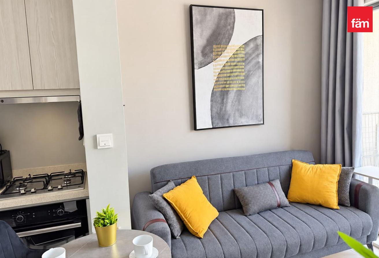 Stylish 1BR Apartment | Prime Location photo 3