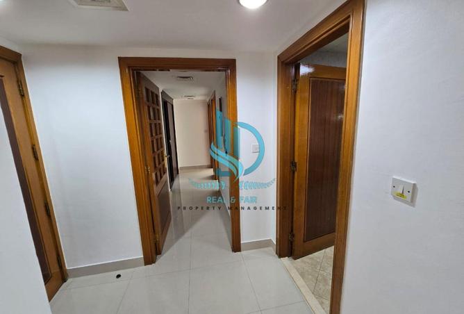 98240425 - Property Image 2