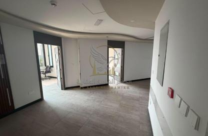 Full Floor - Studio - 6 Bathrooms for rent in Al Majaz 1 - Al Majaz - Sharjah