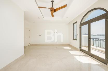 Villa - 5 - 6 for rent in Garden Homes Frond D - Garden Homes - Palm Jumeirah - Dubai