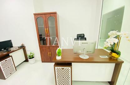 Office Space - Studio - 1 Bathroom for rent in Red Avenue - Al Garhoud - Dubai