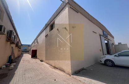 Warehouse - Studio - 6 Bathrooms for sale in Umm Al Thuoob - Umm Al Quwain