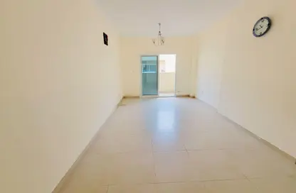 شقة - غرفة نوم - 2 حمامات للايجار في الثاني مويلح - تجارية مويلح - الشارقة