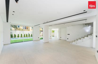 Villa - 3 Bedrooms - 4 Bathrooms for rent in District 8 - Jumeirah Park - Dubai