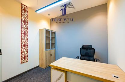 Business Centre - Studio - 4 Bathrooms for rent in Dar Al Salam Building - Corniche Road - Abu Dhabi