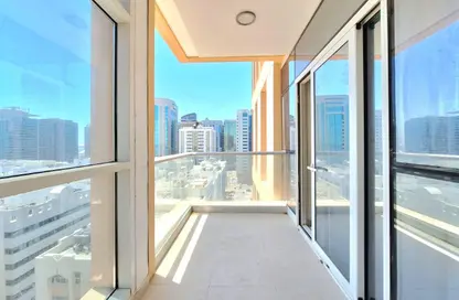 شقة - 2 غرف نوم - 3 حمامات للايجار في يونايتد سكوير - الخالدية - أبوظبي