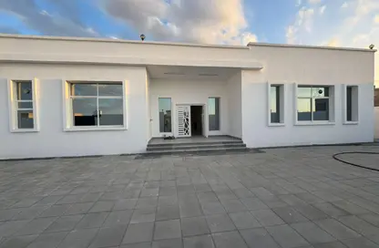 Villa - 4 Bedrooms - 7 Bathrooms for rent in Seih Al Burairat - Ras Al Khaimah