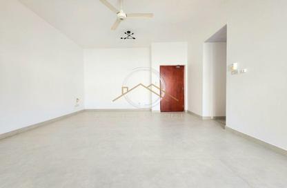 Apartment - 3 Bedrooms - 3 Bathrooms for rent in Dar Al Muraqqabat - Al Muraqqabat - Deira - Dubai
