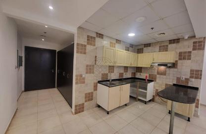 Apartment - 1 Bedroom - 2 Bathrooms for rent in Hamza Tower - Dubai Sports City - Dubai