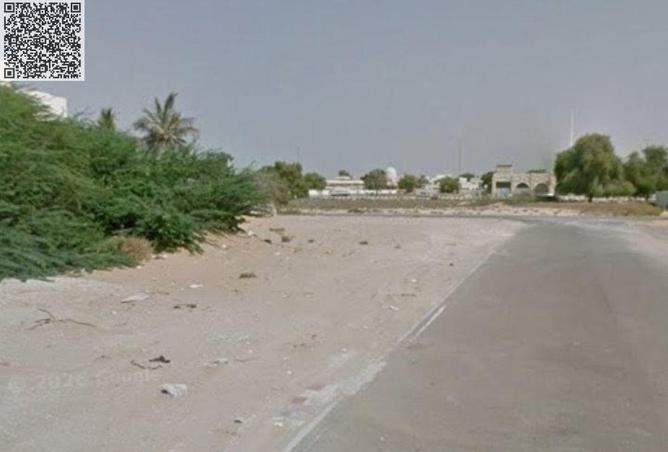 أرض سكني تجاري لُقطة في أم القيوين