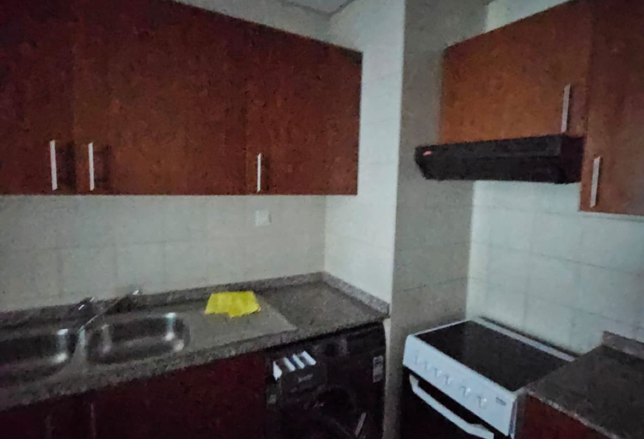 Spacious 1BR | Prime Dubai Marina Location |VACANT gallery image