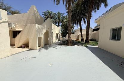 Villa - 4 Bedrooms - 5 Bathrooms for rent in Al Falaj - Al Riqqa - Sharjah