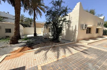 Villa - 4 Bedrooms - 5 Bathrooms for rent in Al Falaj - Al Riqqa - Sharjah