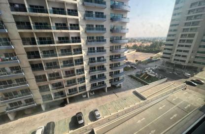 شقة - غرفة نوم - 2 حمامات للايجار في برج حمزة - مدينة دبي الرياضية - دبي