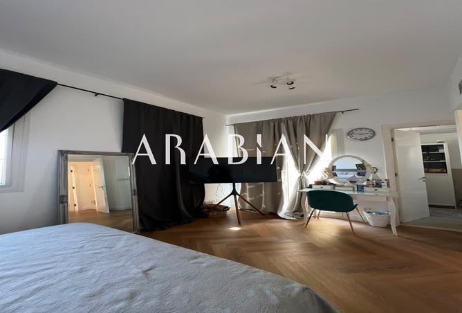 Exclusive | Renovated | Landscaped | Prime Location photo 3