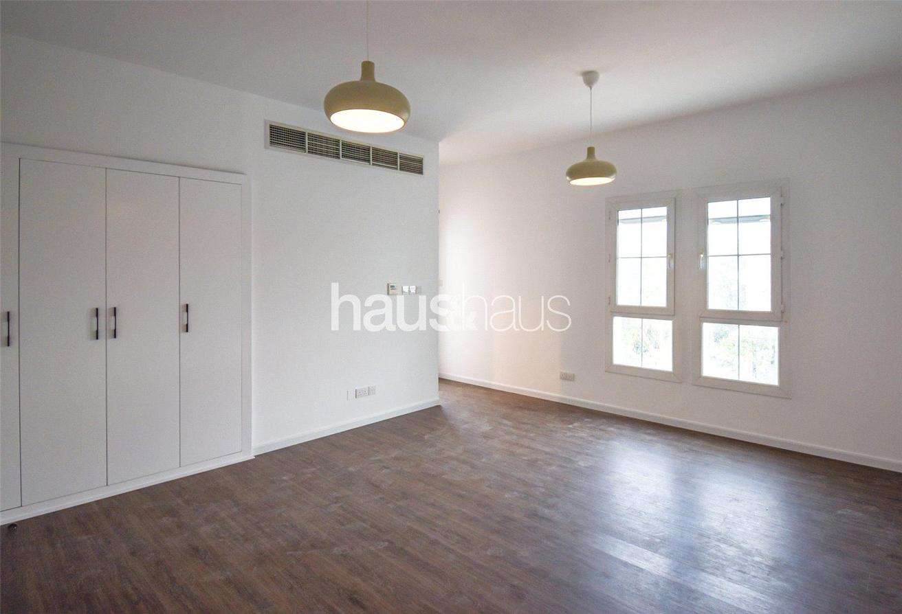 Fully Upgraded | Italian Kitchen | Vacant Now photo 8