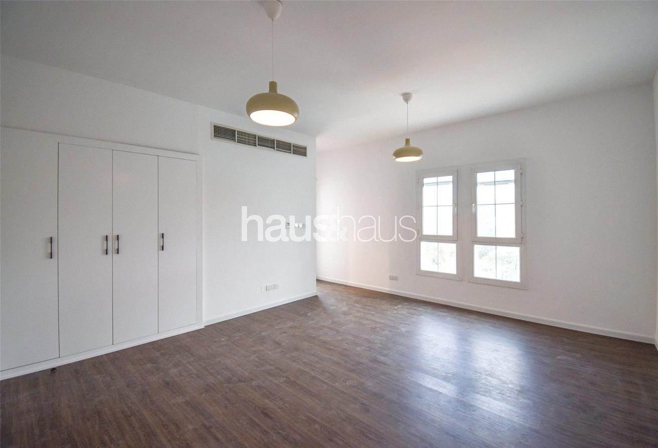 Fully Upgraded | Italian Kitchen | Vacant Now photo 9