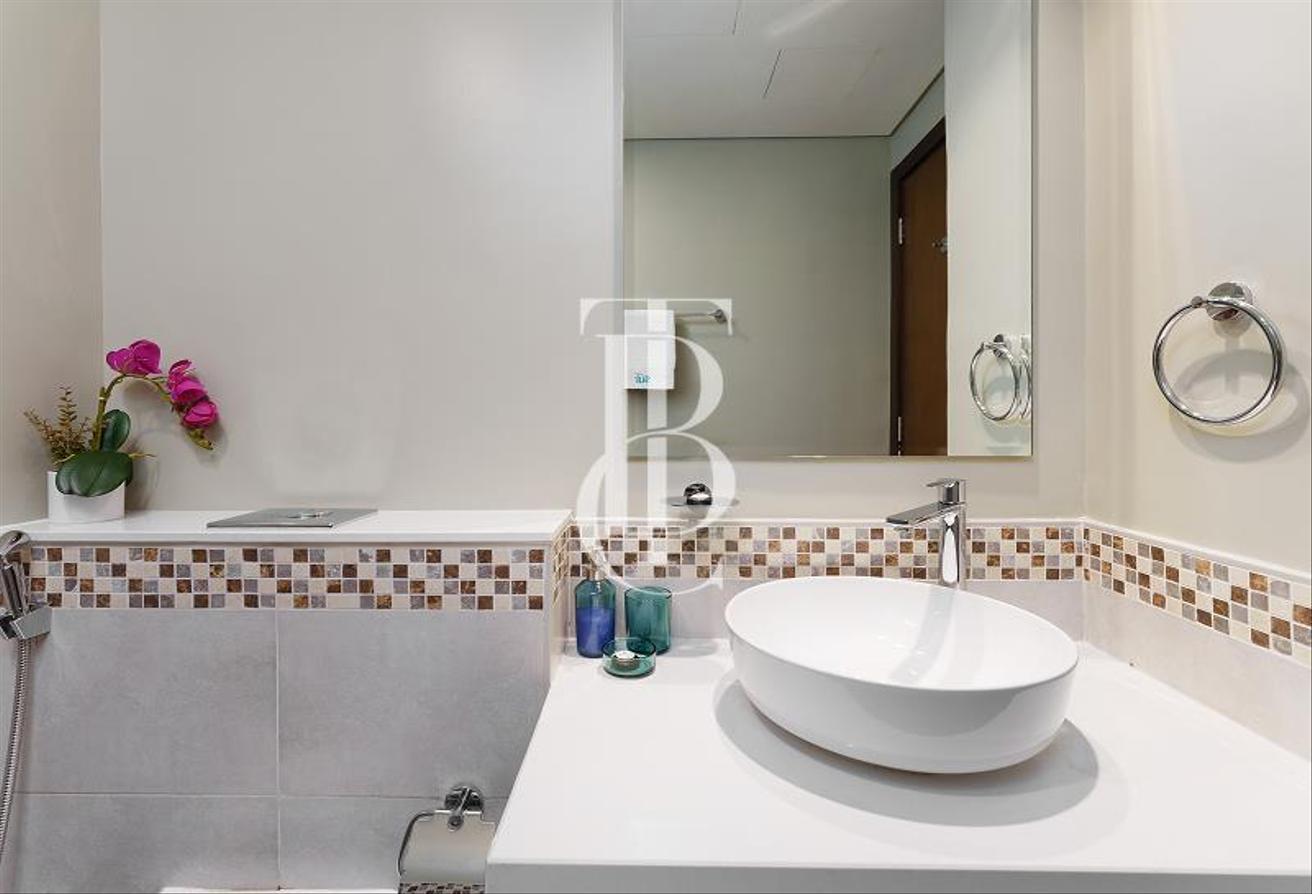 Fully Furnished | High Floor | Burj Views photo 9