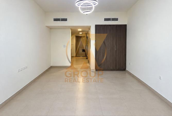 Spacious Studio | 2nd Floor | Prime Location